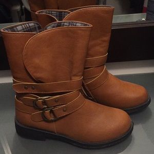 Brown vinyl/leather boots