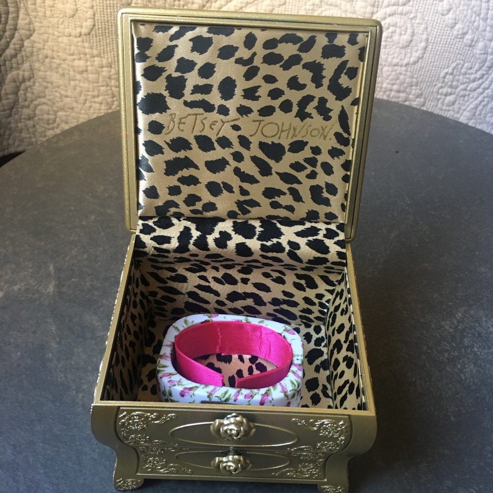 SOLD ON M!! Betsey Johnson watch in box
