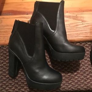Steve Madden Amanda boots size 8 price negotiable