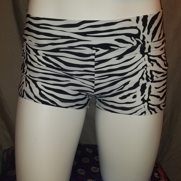 Trendy Trends B&W Zebra Hotpants NWOT - Picture 1 of 5
