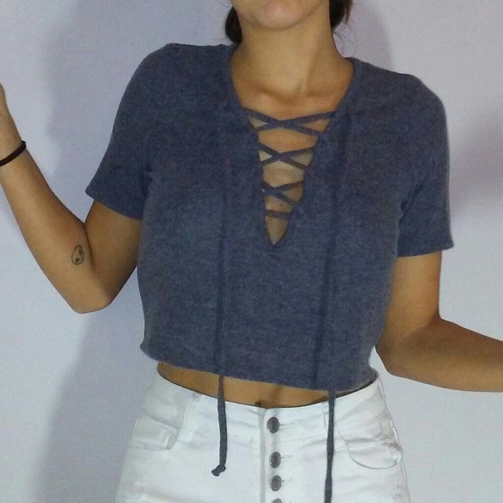 Fashion Nova tie front crop top