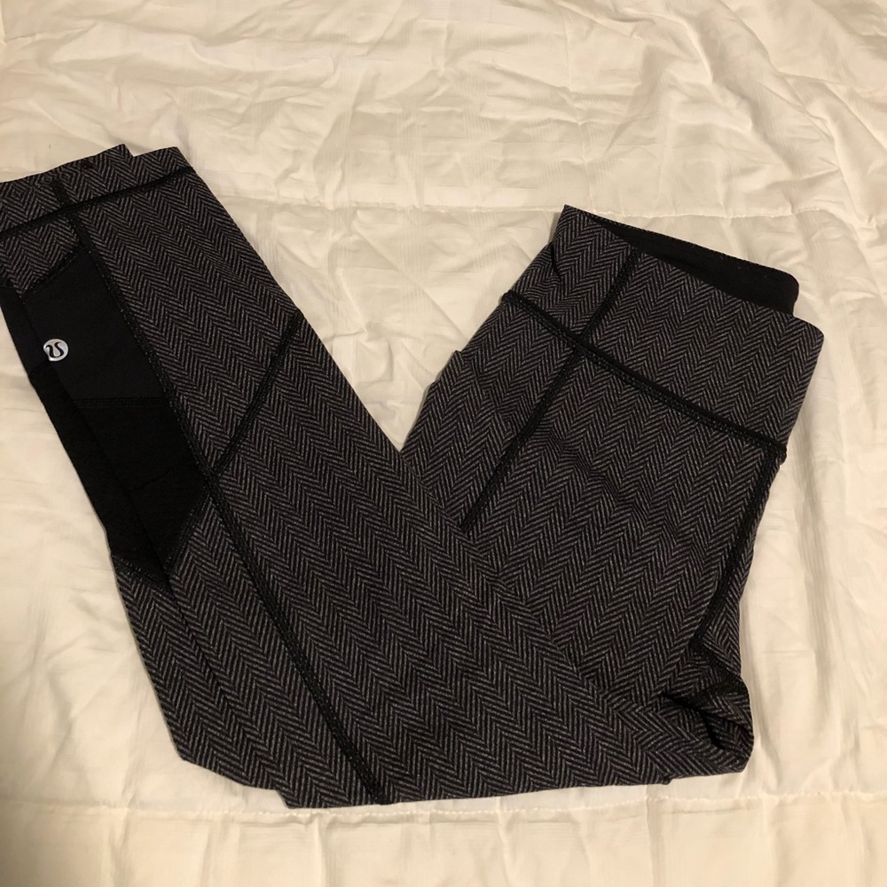 Lululemon Speed Up crop 21’’