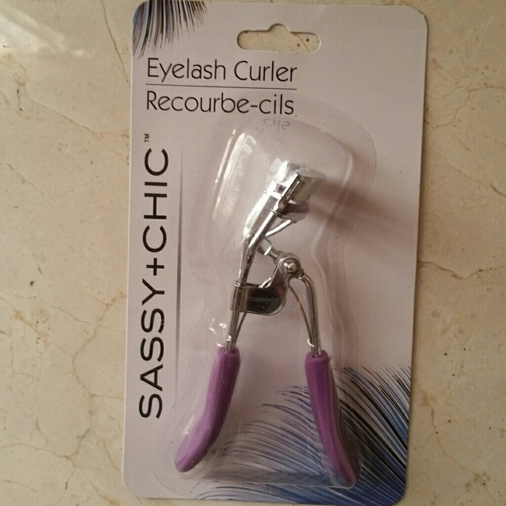 NWT. SASSY +CHIC EYELASH CURLER