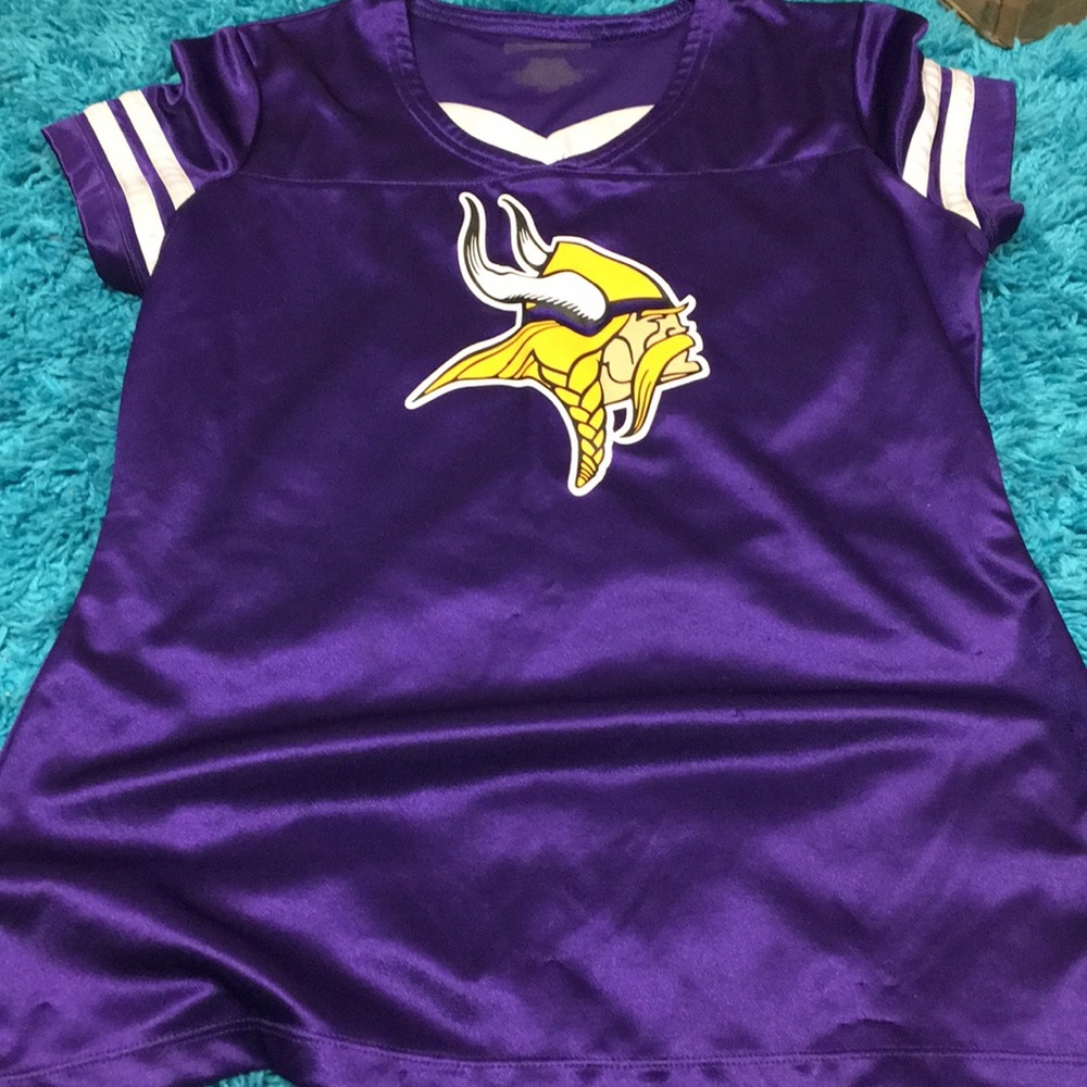 Women’s Vikings shirt