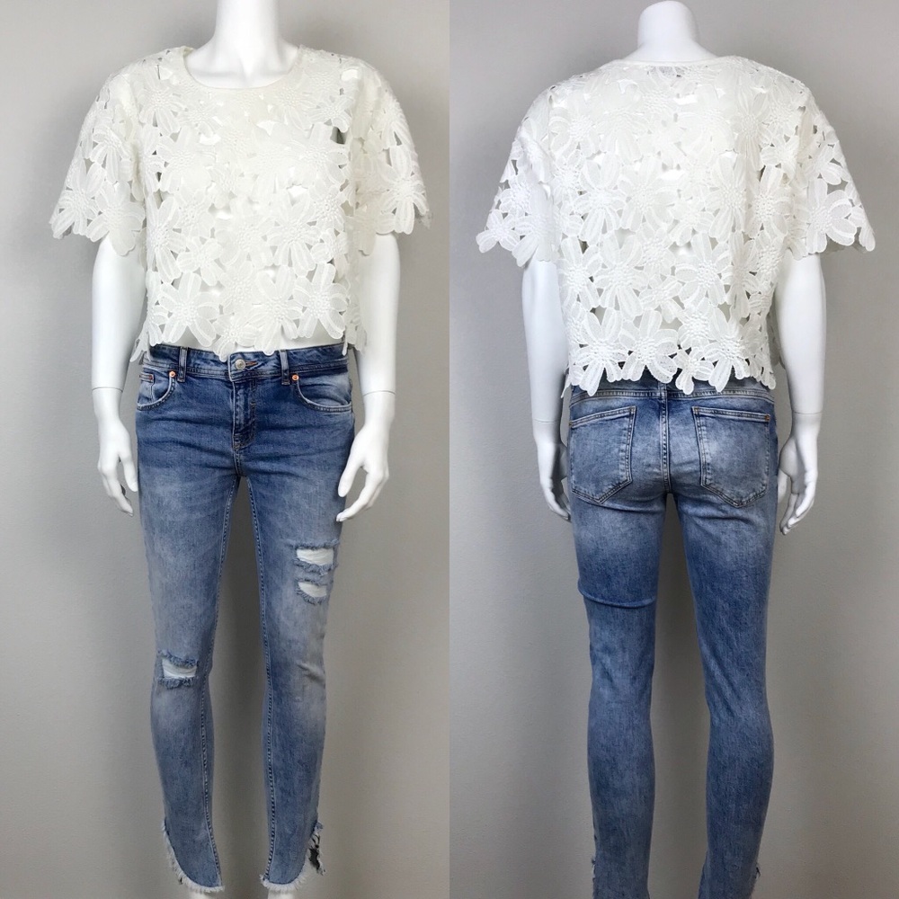 White Applique Short Sleeves Crop Top