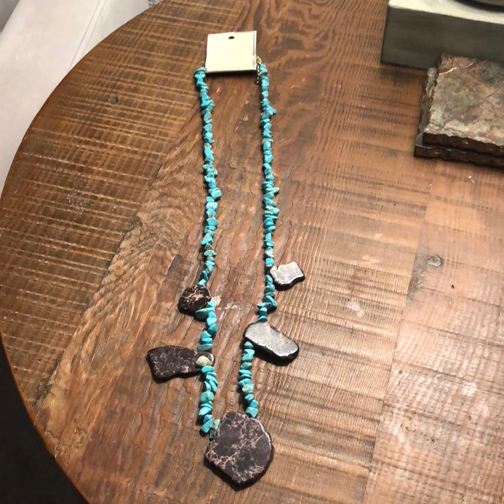 Gorgeous Turquoise and Chip Stone Necklace NWT