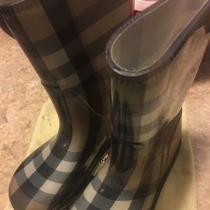 Little girl Burberry rain boots