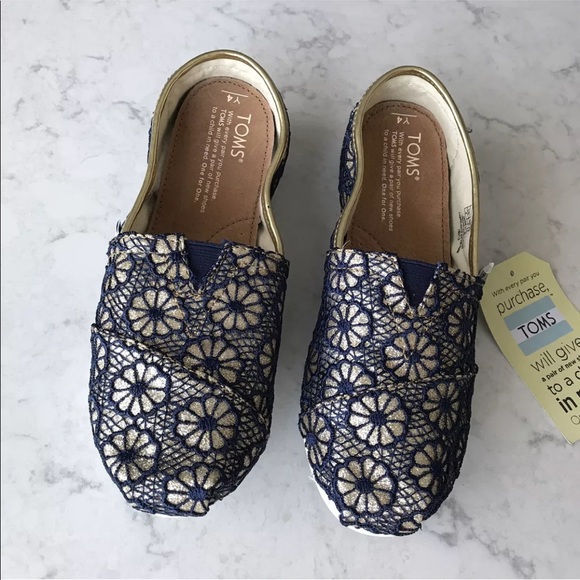 Toms Other - Toms Youth Classic Crochet Glitter Shoes