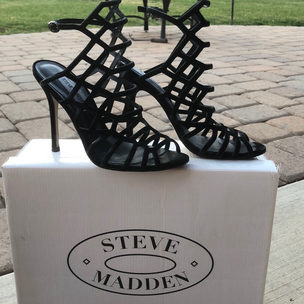 STEVEN MADDEN Black Heals. 🖤👠