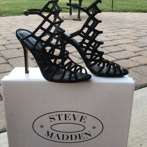 STEVEN MADDEN Black Heals. 🖤👠