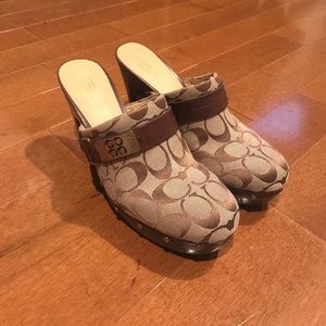 Coach heels in amazing condition !!!