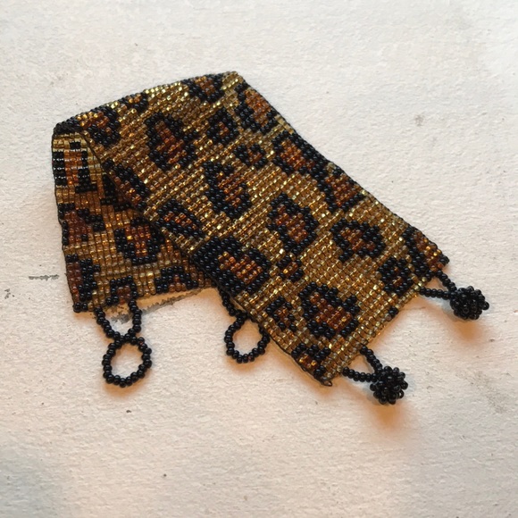 Artisanal Cheetah Beaded Bracelet - Picture 3 of 8