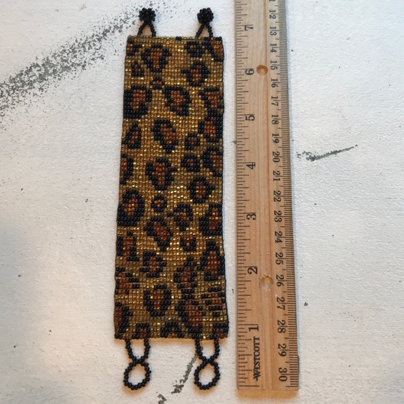 Artisanal Cheetah Beaded Bracelet - Picture 4 of 8