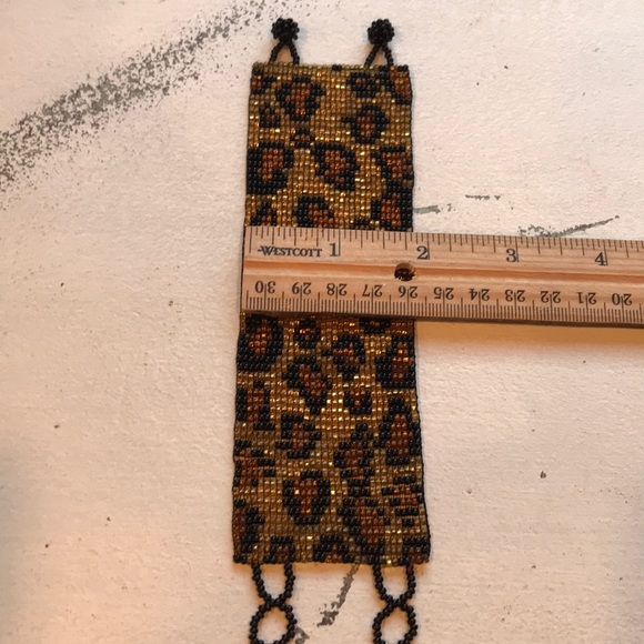Artisanal Cheetah Beaded Bracelet - Picture 5 of 8