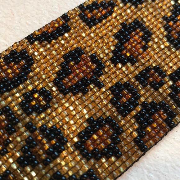 Artisanal Cheetah Beaded Bracelet - Picture 6 of 8