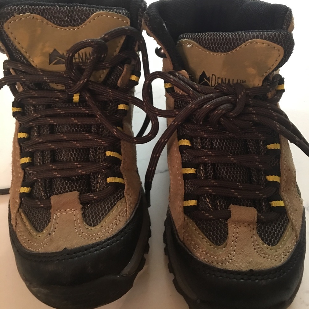 Kids hiking boots