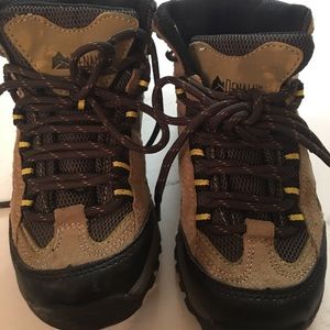 Kids hiking boots