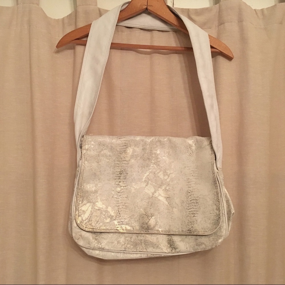 Saks Fifth Avenue White/Gold Leather Shoulder Bag