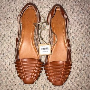 Fits like a 6 - American Eagle woven Chico Sandal