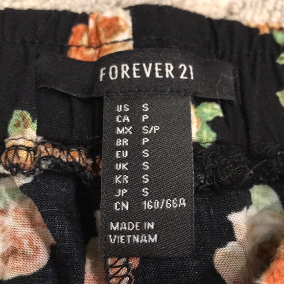 Forever 21 dress shorts - Picture 2 of 2