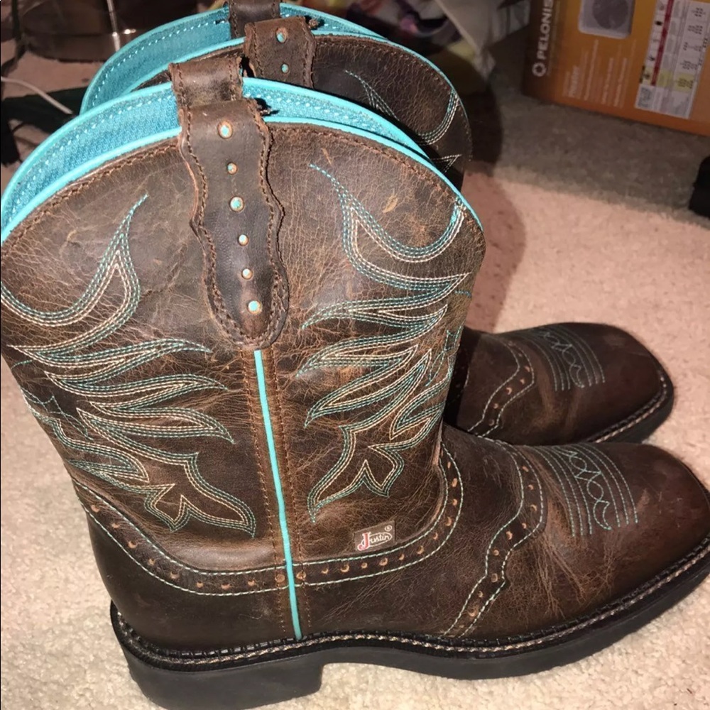 BRAND NEW! Justin boots