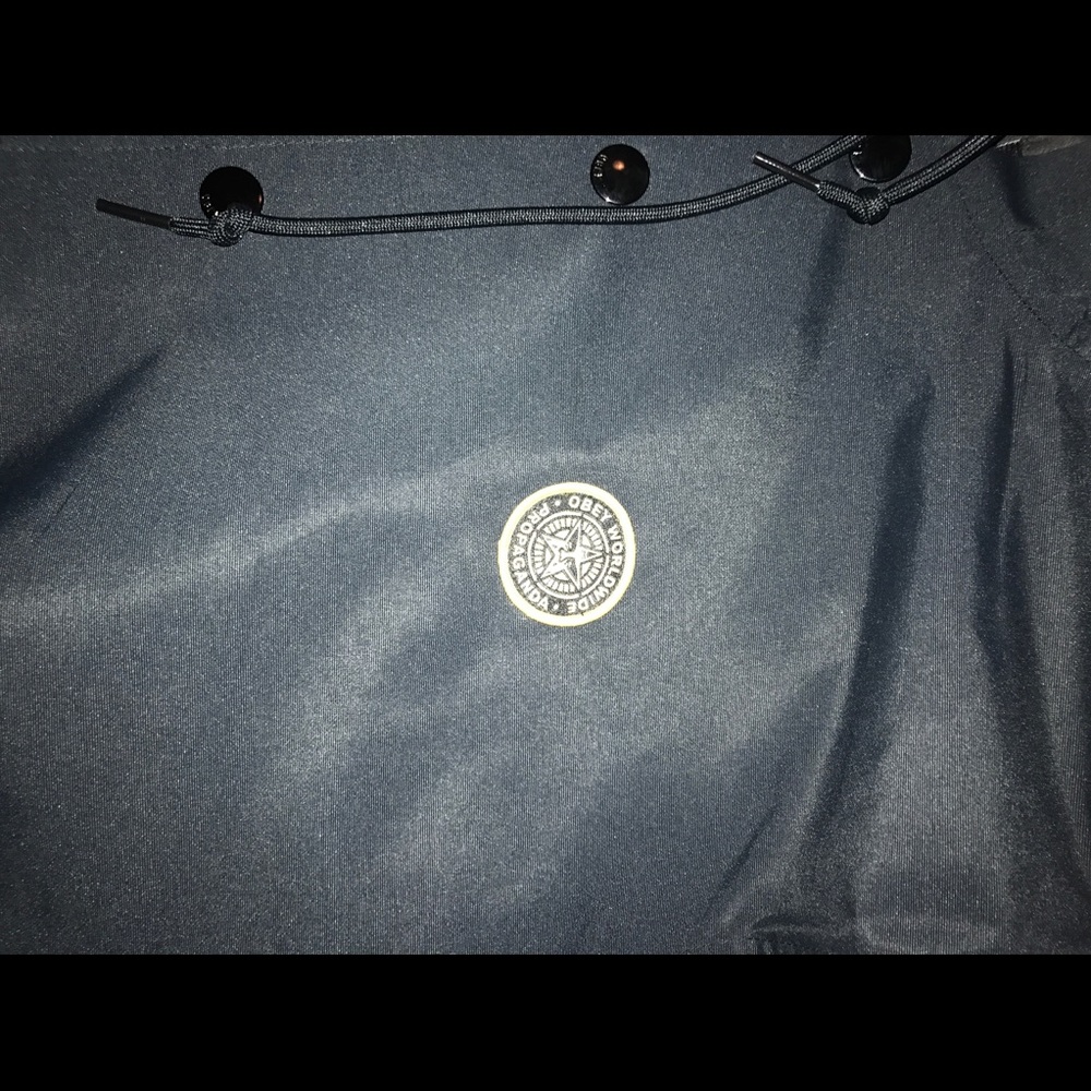 Obey pullover - Picture 2 of 2