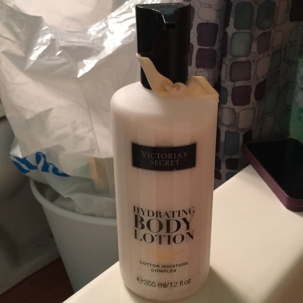 Victoria secret hydrating body lotion