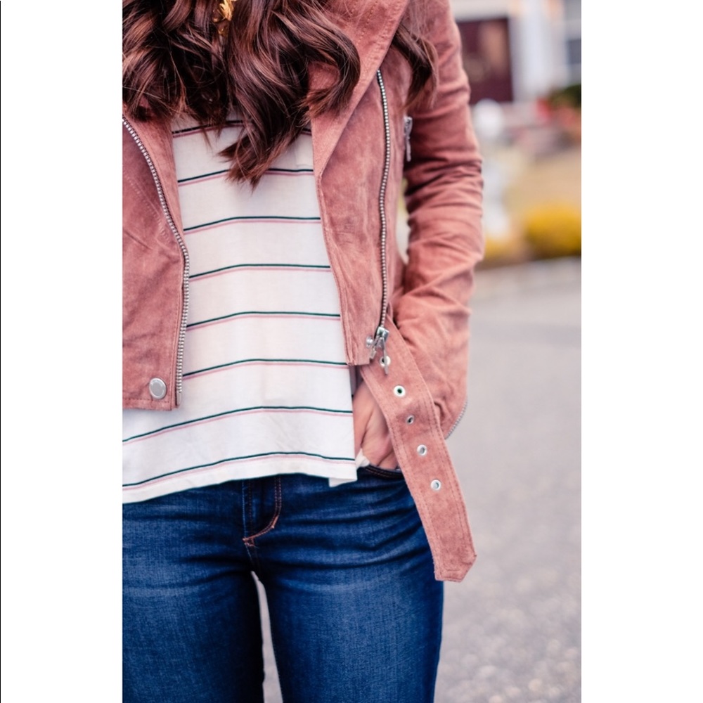 Pink suede motor w/o belt. But same color as photo