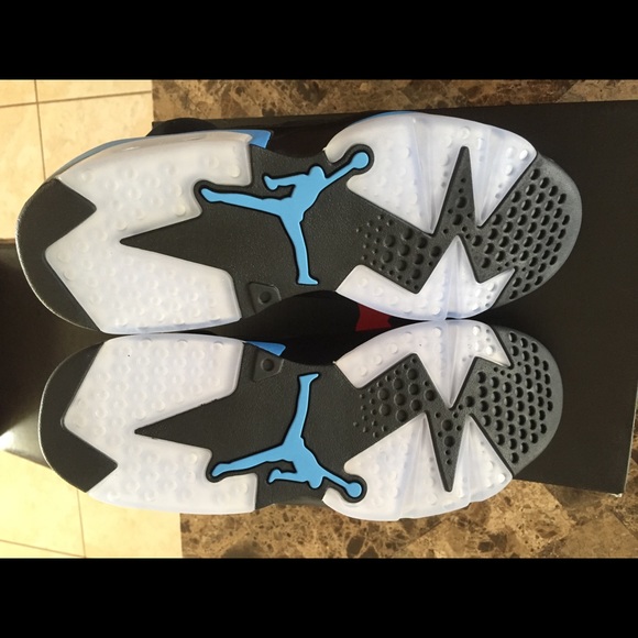 Air Jordan 6 UNC main image 8