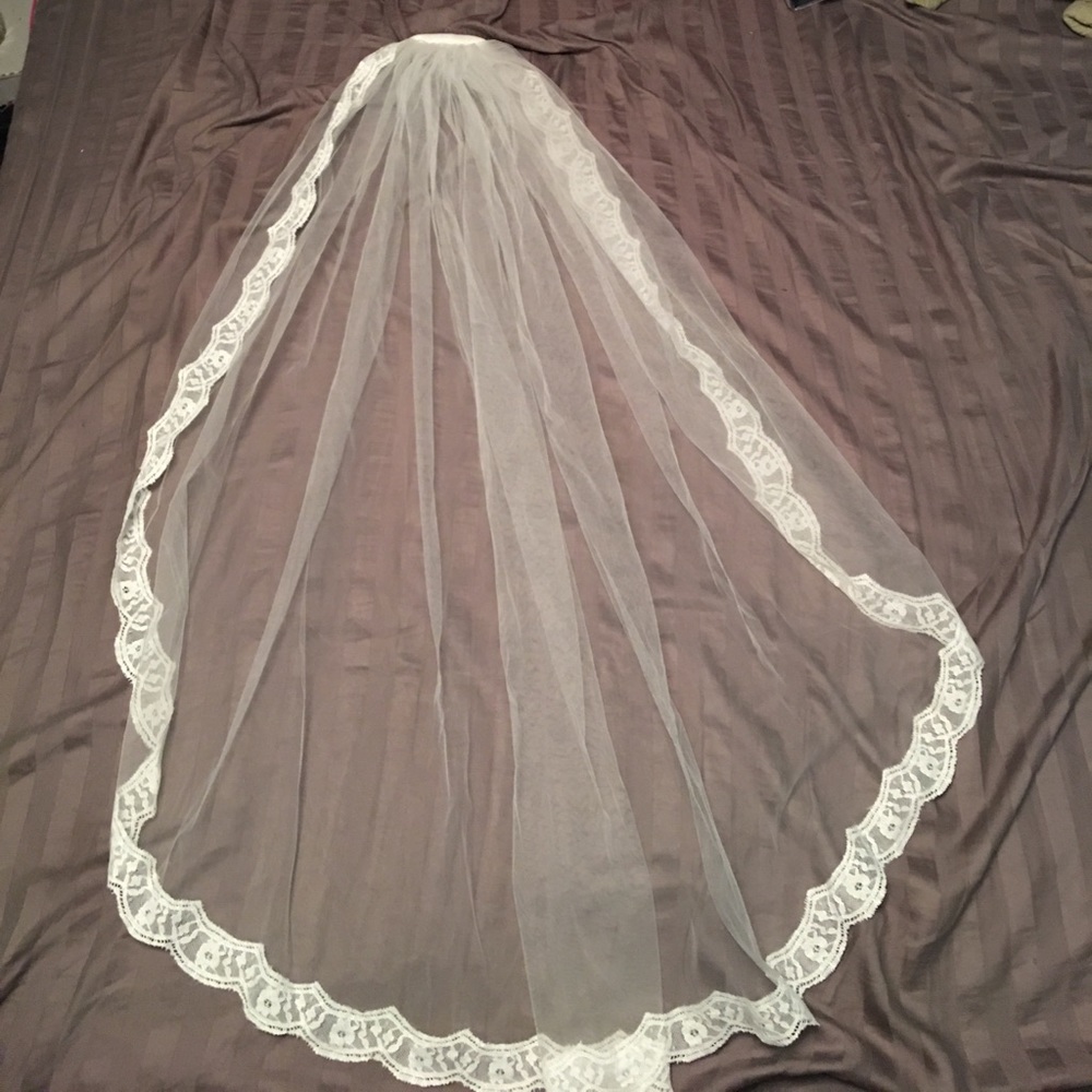 Lace wedding veil