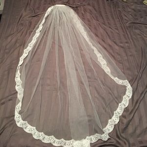 Lace wedding veil
