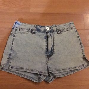 High Waisted Acid Washed Denim Shorts 🤙🏼🦋