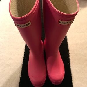 Pink hunter boots! ☂️💕