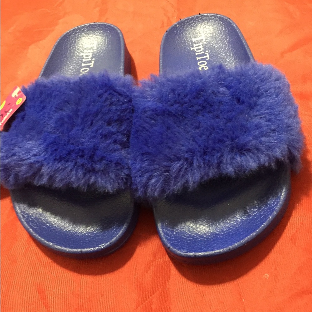 TIPI TOE GIRL SLIPPERS  W/  Fur color blue size 3