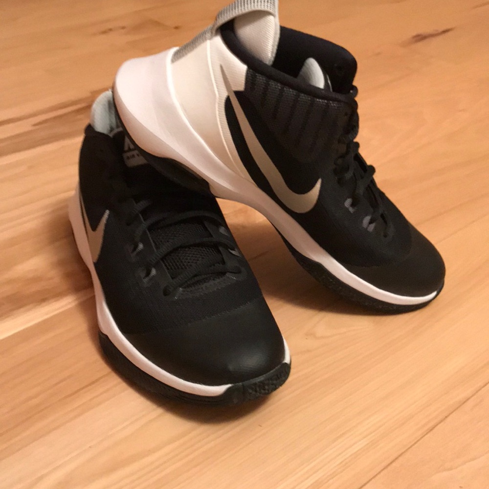 Black and White Nike Air Versitile