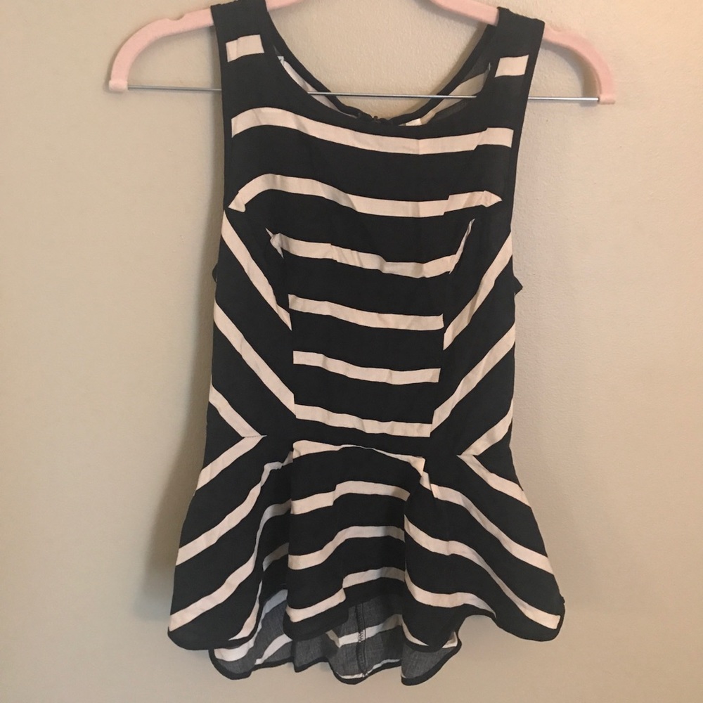 📦 MOVING SALE Xhilaration striped peplum top