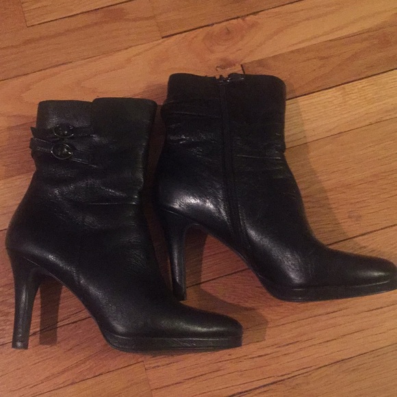 Tahari Shoes - Tahari Black leather boots