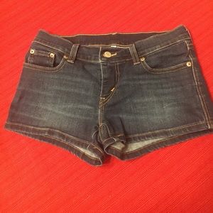 Levi shorty shorts!!