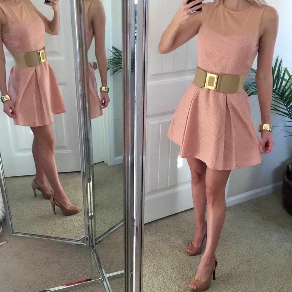  SALE! ✨✨Super Cute Dress Alert!