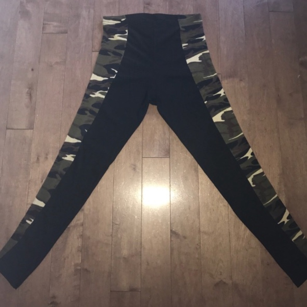 CHERYL CREATIONS CAMO/BLACK LEGGINGS
