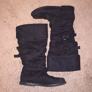 Black pull on boots