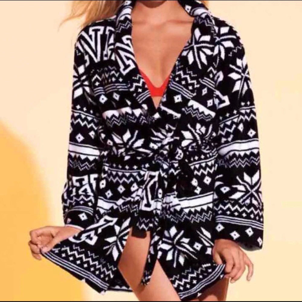 NWT PINK Victoria's Secret Plush Robe