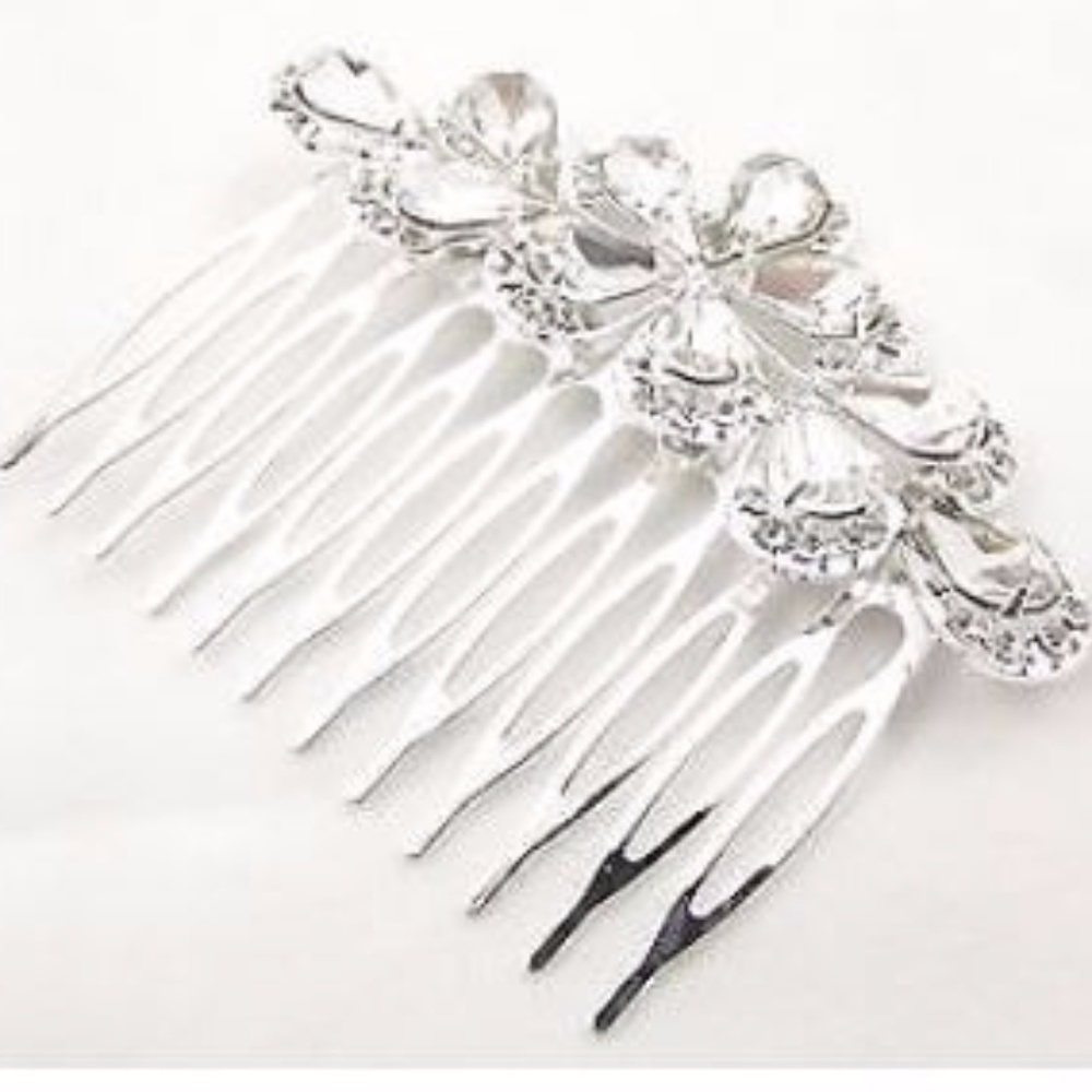 NWOT Shiny Daisy Comb