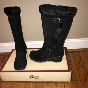 New Bass black suede boots