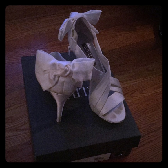vera wang bridal heels