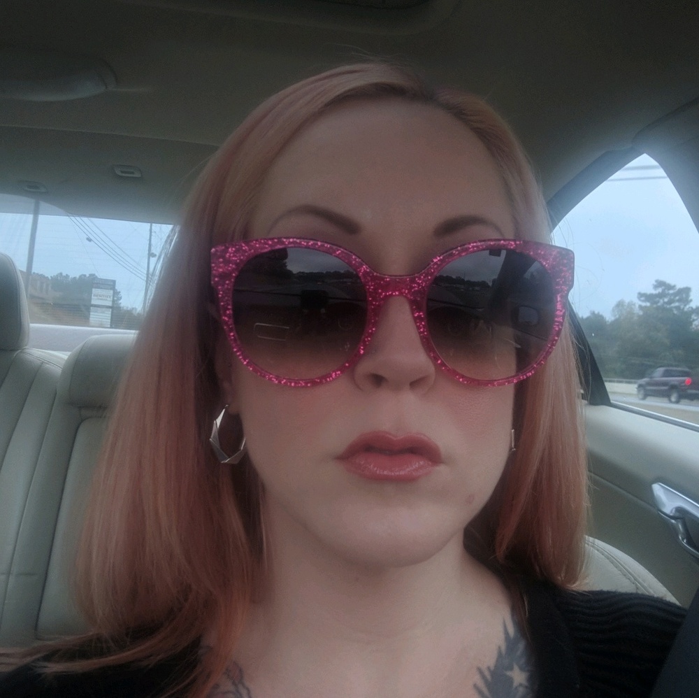 Meet your Posher, Caitlin