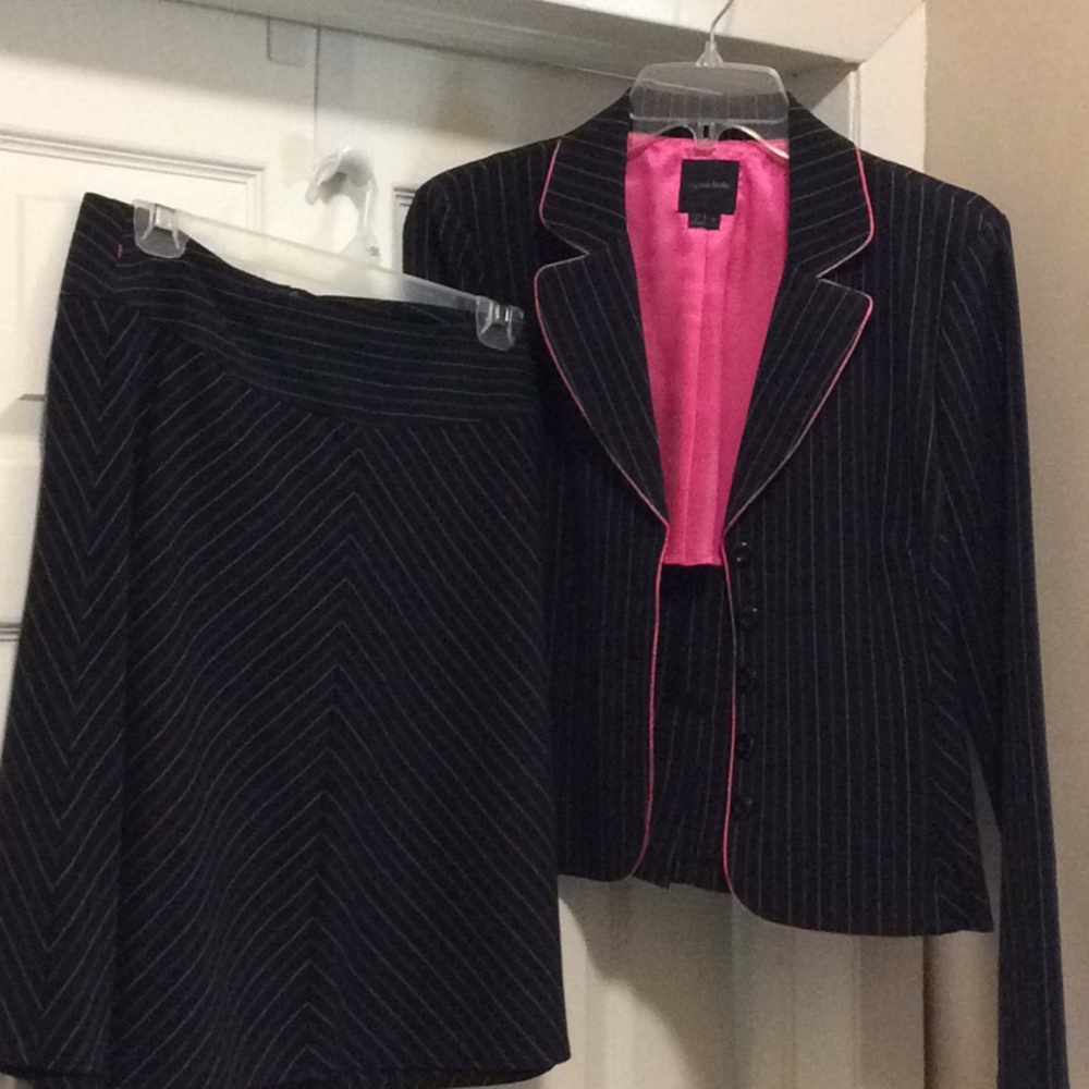 Junior's skirt suit set