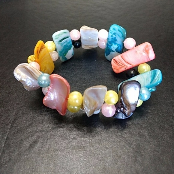 Jewelry - *Sale* Blue, yellow & pink shell bracelet