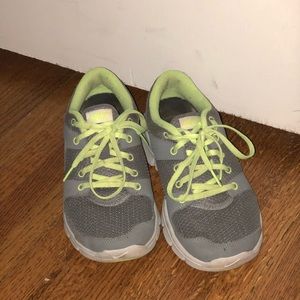 Nike Size 8 Women’s Tennis Shoes