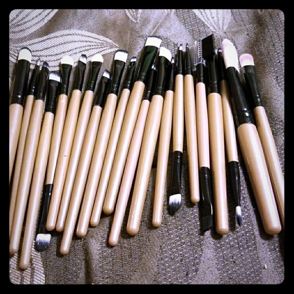 20 Pc Makeup Brushes - Picture 1 of 1